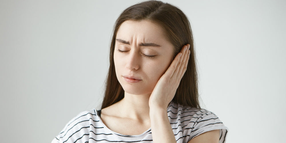 Болка в ухото: Кои са причините и какво е лечението