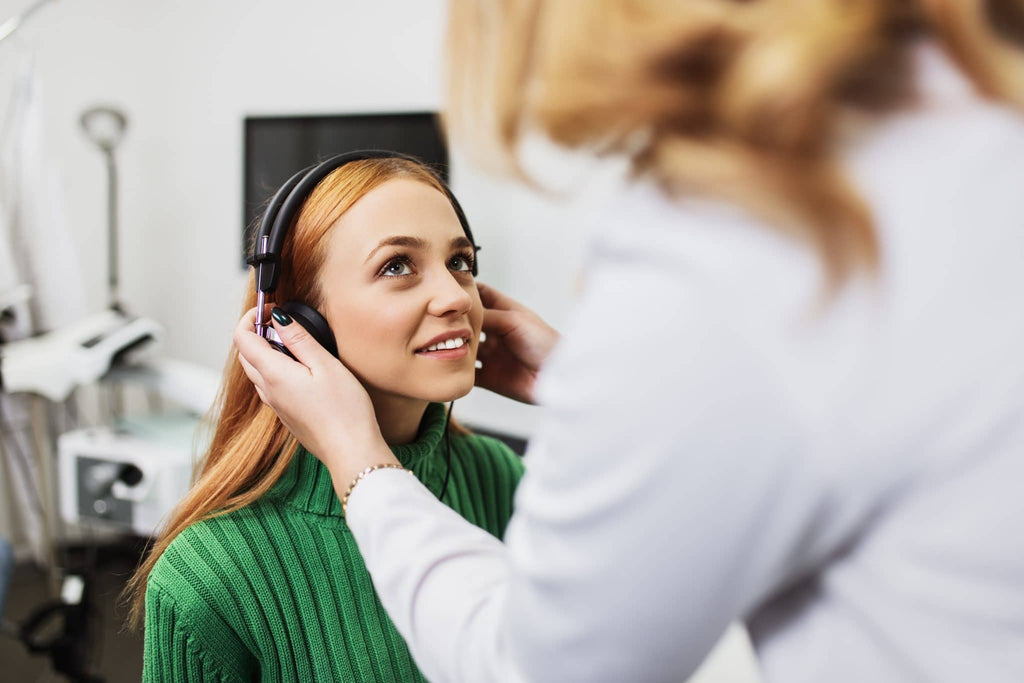 Как се прави тест и изследване на слуха?